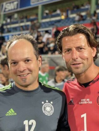 Martin Aßmuth (links) mit Roman Weidenfeller.