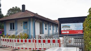 Um genügend Kindergartenplätze bieten zu können, erweitert die Stadt Adelsheim zurzeit den evangelischen Kindergarten (Bild). Im Januar gibt es dort zwei weitere Gruppen. Zusätzlich erteilte der Gemeinderat am Montag in seiner Sitzung auch dem Waldkindergarten in Sennfeld grünes Licht.