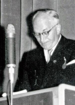 Josef Hollerbach bei der Festrede in der Erftalhalle anlässlich der Heimatwoche in Hardheim 1955.