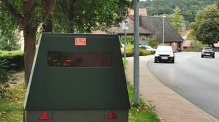 Die Temposünder fest im Visier hat der neue „Enforcement Trailer“. Der Blitzer-Anhänger ist seit Mittwoch in Urphar im Einsatz.