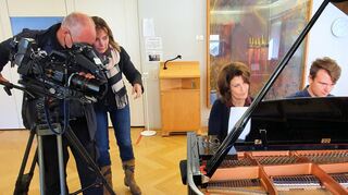 Für die SWR-Reihe „Mensch Heimat“ hat ein Aufnahmeteam am Wochenende Fedra Blido begleitet, hier am Flügel mit ihrem Schüler Leopold Braun.