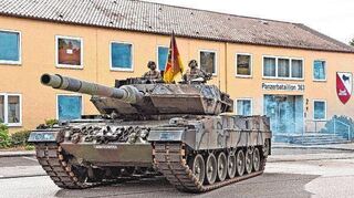 Garnisonsgemeinde: Im September 2020 trafen die ersten vier Kampfpanzer vom Typ „Leopard 2 A6“ in der Carl-Schurz-Kaserne ein. Bis Ende 2022 soll das Panzerbataillon 363 eine Stärke von fast 500 Soldaten erreichen.