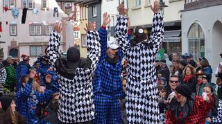 Die Hände zum Himmel – wie hier beim Dürmer Umzug 2020: nachdem wegen der Coronapandemie die Fastnacht der vergangenen Kampagne ausgefallen ist, laufen bei den Fastnachtsgesellschaften die Planungen für die kommende Saison.