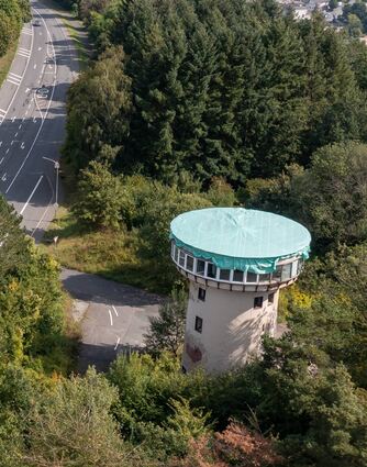 Der Turm auf dem Wartberg. Was aus dem Gebäude samt Gelände wird, ist unklar.