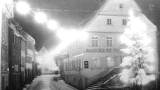 Bereits vor einigen Monaten wurde der „Badische Hof“ mitsamt des „Hauses Schell“ veräußert. Das Bild entstand in den 1950-er Jahren.
