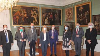 Mit einem würdigen Festakt wurde im „Residenzschloss Mergentheim“ das 25-jährige Bestehen des Deutschordensmuseums im kompletten Schloss gefeiert. Unser Bild zeigt (von links) SSG-Geschäftsführer Manuel Liehr, Landrat Christoph Schauder, den Museumsvereinsvorsitzenden Gernot-Uwe Dziallas, Ministerialrätin Juliane Weckerle, SSG- und Museums-GmbH-Vorsitzenden Michael Hörrmann, Staatssekretärin Gisela Splett, OB Udo Glatthaar und SSG-Konservatorin Maike Trentin-Meyer.