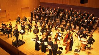 Der Chor Cappella Nova Bad Mergentheim, der Rothenburger St.-Jakobs-Chor und das Main-Barockorchester Frankfurt präsentierten Friedrich Witts „Jenaer Sinfonie“ und – hier im Bild – Ludwig van Beethovens Messe C-Dur op. 86.