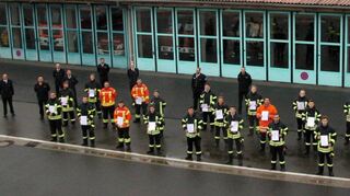 Insgesamt 25 Teilnehmende der Freiwilligen Feuerwehren Tauberbischofsheim und Werbach absolvierten erfolgreich die Grundausbildung.
