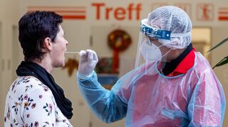 Die Nachfrage nach Corona-Tests ist aufgrund des unüberschaubaren Infektionsgeschehens sowie neuer Vorschriften wieder deutlich gestiegen.