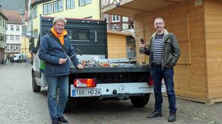 Der Aufbau des Wertheimer Winterzaubers läuft. Trotz der Einschränkungen wird es viele schöne Angebote geben, sind Bernd Maack (links) und Christian Schlager überzeugt.