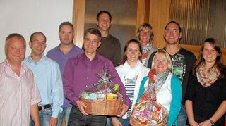 <p>Bei der Jahreshauptversammlung der FG "Höpfemer Schnapsbrenner" verabschiedete Vorsitzender Günter Schell mit Stefan Schafbauer und Silke Kühner zwei langjährige Vorstandsmitglieder.</p>