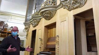 Gemeindemitglieder aus Bad Mergentheim sind nach Lauffen am Neckar gefahren, um den Orgelbaubetrieb Rensch zu besuchen. Sie wollten die neue Orgel für das Bad Mergentheimer Münster schon einmal persönlich in Augenschein nehmen.