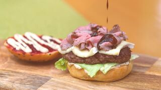 Bunt, kreativ und einfach lecker: Sogar die Burgerbrötchen und Saucen sind im Creglinger Blockhaus handgemacht