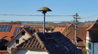 Die Sirenenanlage auf dem Alten Rathaus in Unterwittighausen.