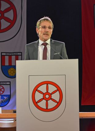 Bürgermeister Jürgen Galm und Gegenkandidat Benjamin Henn (rechts) beantworteten bei der Kandidatenvorstellung auch die Fragen der Bürger.