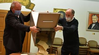 Buchen hat gewählt: die Bürger der Stadt wollen, dass Roland Burger weiter Bürgermeister bleibt und in seine dritte Amtszeit geht.