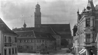 Der Bad Mergentheimer Gänsmarkt im Jahre 1906. Das Foto zeigt laut Bürgerforum Stadtbild eindrücklich, wie wenig nötig ist, um einen schönen Platz in einer alten Stadt zu gestalten.