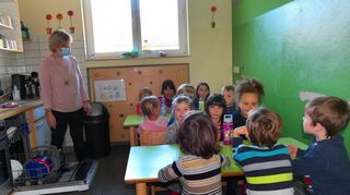 Für eine optimale Umsetzung des offenen bedarfsorientierten Konzepts der Kita Turnplatzstraße ist mehr Platz nötig. So haben in der Küche gerade einmal zwölf der insgesamt 56 Kinder gleichzeitige Platz zum Essen. Dabei wird es schon eng.