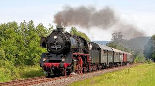 <p>Der Dampfzug der Baureihe 50 3552-2 der Hanauer Museumseisenbahn kommt am 21. Oktober gegen 11 Uhr im Wertheimer Bahnhof an und pendelt dann zwischen Miltenberg und Lauda.</p>