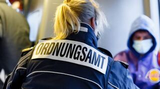 Das Wertheimer Ordnungsamt wird ab diesem Wochenende verstärkt die Einhaltung der 2G-Plus-Regel überprüfen .