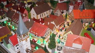 Walter Frank liebt sein Niederstetten. Deshalb hat er sich das Städtchen im Kleinformat ins Haus geholt.