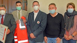 Das Führungsteam des Weikersheimer DRK (von links): Andreas Krüger (Bereitschaft, Stellvertreter), Professor Dr. Thomas Haak (Kreisverband), Dr. Karl Hermann Scheithe-Erhardt (Stellvertretender Vorsitzender), Ehrenvorsitzender Klaus Kornberger, Nick Schuppert (neuer Vorsitzender), Bereitschaftsleiter Jan Breidenbach, Kassier Marco Betz und Schriftführerin Carolin Lang.