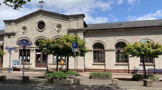 Aus dem Laudaer Bahnhofsgebäude soll ein Zentrum für Innovation und Austausch werden. Dort wird die „Brainstation“ einziehen.