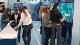 In allen Lebensbereichen hat die Digitalisierung Einzug gehalten – sei es in der Berufswelt, in der Schule, im Privatleben und im Alltag.