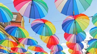 Als Dankeschön fürs Mitmachen bei der Gänsmarkt-Umfrage hat die Stadt Bad Mergentheim inzwischen 20 Schirme der „Umbrella Street“ verlost.