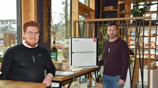 Tobias Ziegler und Vlado Simic sind überzeugt vom Erfolg ihres Geschäftsmodells mit mobilen Luftreinigungsgeräten und den umgehängten Kleingeräten.