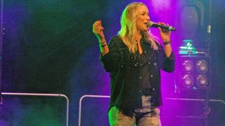 Liane nimmt an der SWR4-Jahreshitparade teil.
