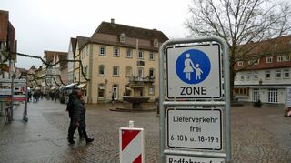 Seit Dezember ist die Bad Mergentheimer Fußgängerzone offiziell um den Deutschordenplatz (Bild) erweitert. Es gilt entsprechend ein Durchfahrtsverbot.
