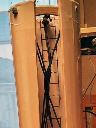 Im Turm eines Windrades werden die Schiffstaue als Stromspeicher eingebaut.
