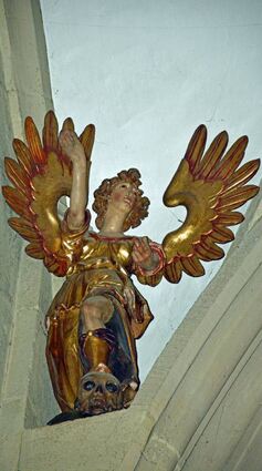 Hinweis auf die Vergänglichkeit: Der Engel steht auf einem Totenschädel.