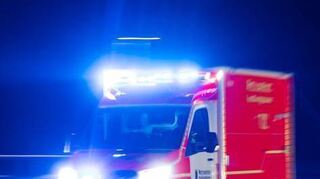 Der DRK-Rettungsdienst brachte die dreiköpfige Familie vorsorglich zusammen ins Krankenhaus.