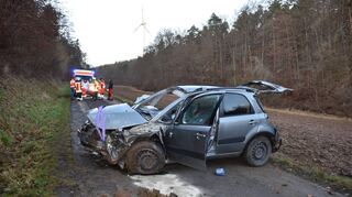 Auf dem Gemeindeverbindungsweg zwischen Heckfeld und Oberschüpf verunglückte ein 72-Jähriger mit seinem Wagen tödlich.