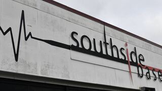 Auf der „Southsidebase“ in Schlierstadt kann vermutlich in dem Maße weiter geflogen werden wie bisher. Das machten Vertreter des Regierungspräsidiums am Dienstag in der Gemeinderatssitzung deutlich.