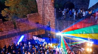 Der Burg-Rave ist eine der beliebtesten Veranstaltungen. Mit Auflagen und Hygienekonzept soll er in diesem Jahr wieder stattfinden.