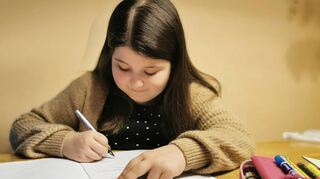 Lilly Deufel wird in Kürze zehn Jahre alt und ist Schülerin der Welzbach Grundschule. Das Schreiben gehört zu ihren Lieblingsbeschäftigungen.