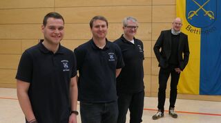 Dank und Anerkennung hatte Ortsvorsteher Ralf Tschöp (rechts) für die ausscheidende und neue Führung der Feuerwehrabteilung Bettingen. Sein Lob galt den neuen Kommandanten Simon Buhl und Daniel Tessmer sowie ihren Vorgängern. In der Sitzung konnte nur Marc Arnold anwesend sein.