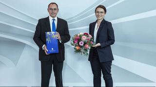 Der scheidende Präsident Professor Arnold van Zyl und die neue Präsidentin Professorin Dr. Martina Klärle.