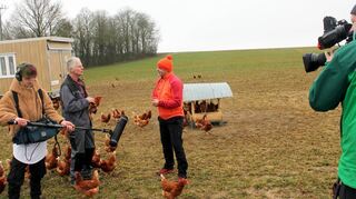 Ein Team des SWR drehte am Dienstag bei Landwirt Peter Beuchert.