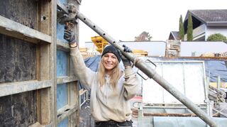 Maurermeisterin Julia Schäfer will mehr Frauen für das Handwerk und die Arbeit auf dem Bau begeistern.