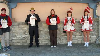 Beim Sauermilchessen der FG „Aaldemer Dunder“ wurden Mitglieder geehrt, die sich um die Fastnacht in Altheim verdient gemacht haben.