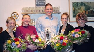 Mit dem Vorsitzenden André Beetz sind Monika Ramme-Böltz, Marie Luise Kalski, Sabrina Beetz und Heidi Mädel (von links) aus der Verantwortung beim Gewerbeverein Niederstetten ausgeschieden.