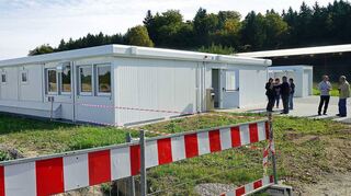 Ein Bild aus dem Jahr 2018 von einer Containeranlage für Geflüchtete in Mainhardt. So ähnlich könne es auch in Schrozberg aussehen.
