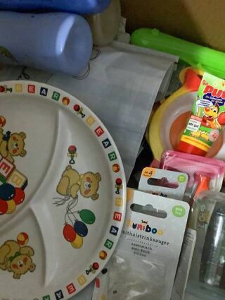 Auch an Babys und Kleinkinder wird gedacht: Sauger, Flaschen, Zahncreme.
