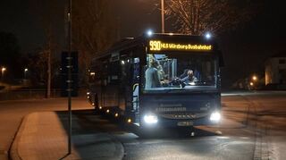 NightLife-Shuttle der Linie 990 am ZOB in Tauberbischofsheim: Am Samstag, 19. März, starten die NightLife-Fahrten im Main-Tauber-Kreis wieder .