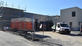 Baustelle Logistikzentrum: Das Reinraumlabor (rechts) ist bereits fertig.