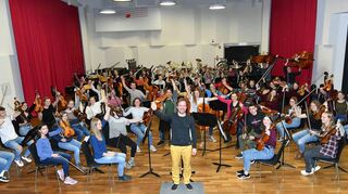 Ein Jugendsinfonieorchester (hier vor Corona) beim Proben: Die Pandemieregelungen haben solche Ensembles besonders getroffen, gemeinsames Musizieren wurde zum Problem.